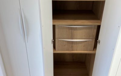 Quels sont les avantages d&rsquo;un placard sur mesure par rapport à un placard standard ?