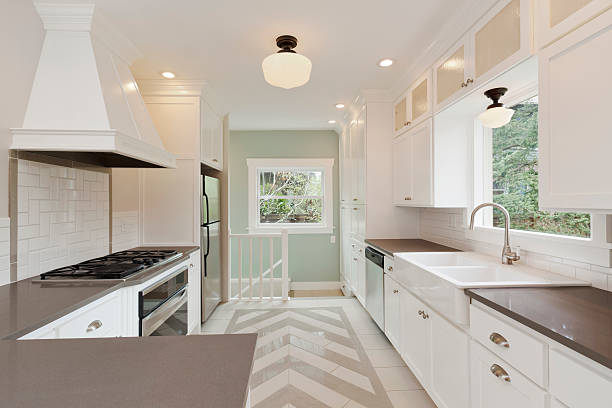 Quels sont les avantages d’une cuisine sur mesure pour les petits espaces ?