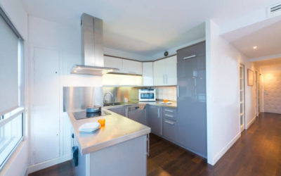 Comment intégrer un îlot central dans une petite cuisine ?