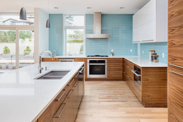 Comment un cuisiniste peut-il intégrer des éléments de smart home dans une cuisine traditionnelle ?