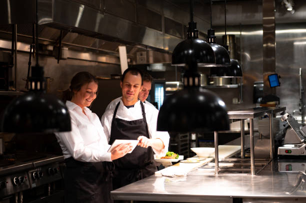 Intégration des matériaux locaux ou régionaux dans la conception de votre cuisine par un cuisiniste à Nogent-sur-Marne : une ambiance unique en perspective