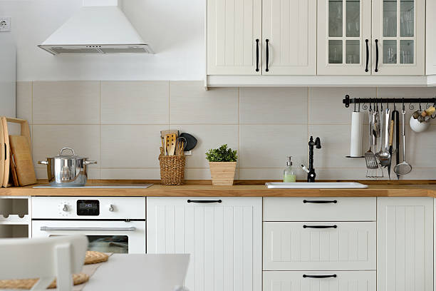 Quelles caractéristiques distinctives distinguent la cuisine sur mesure Marnaudes des cuisines standard dans les maisons de luxe?