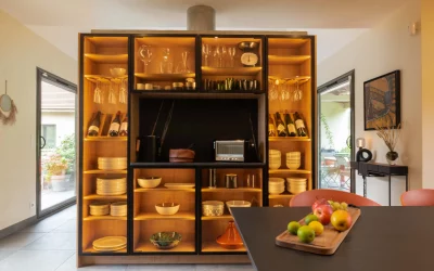 Comment une cuisine sur mesure peut-elle maximiser l&rsquo;utilisation de l&rsquo;espace dans une cuisine haut de gamme?