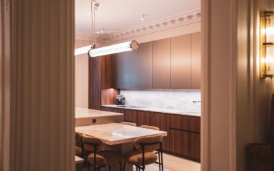 Comment un cuisiniste à Bry-sur-Marne intègre-t-il les matériaux nobles comme le bois massif ou le quartz ?